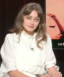 Ella Purnell 