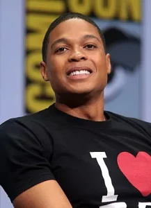 Ray Fisher by Gage Skidmore 2 11zon
