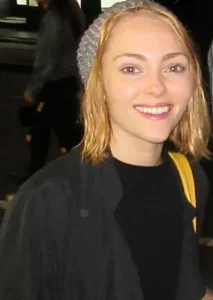 AnnaSophia Robb 40904161883 cropped 11zon