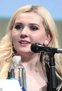 Abigail Breslin by Gage Skidmore 11zon