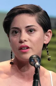Rosa Salazar by Gage Skidmore 11zon