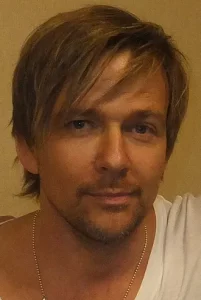 Sean Patrick Flanery April 2014 11zon