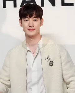 Lee Je Hoon 이제훈 at CHANEL photo call 06