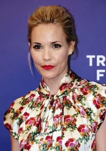 330px Leslie Bibb 2011 Shankbone 11zon 1