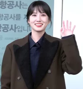 Park Eun bin at Incheon Airport on 231222 4 11zon